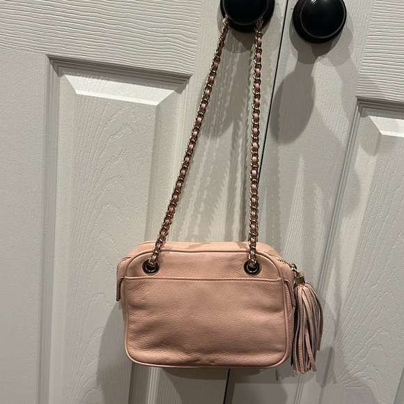 Authentic Tory Burch, tassel leather Crossbody bag. - Picture 2 of 4